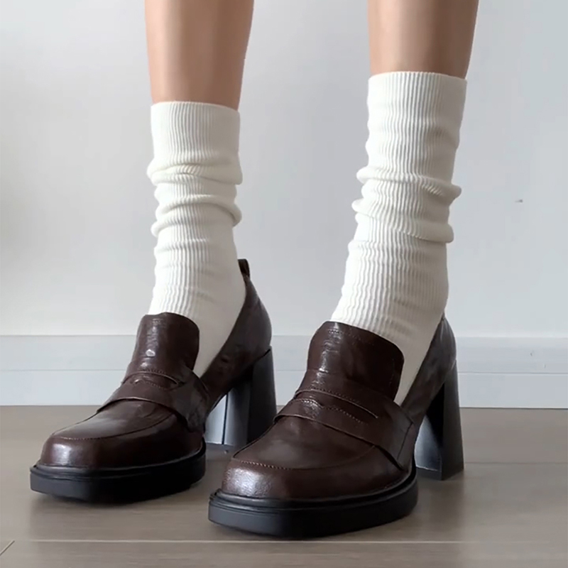 Vintage Fashion Female - Sepatu pantofel hak tebal wanita, Kasut