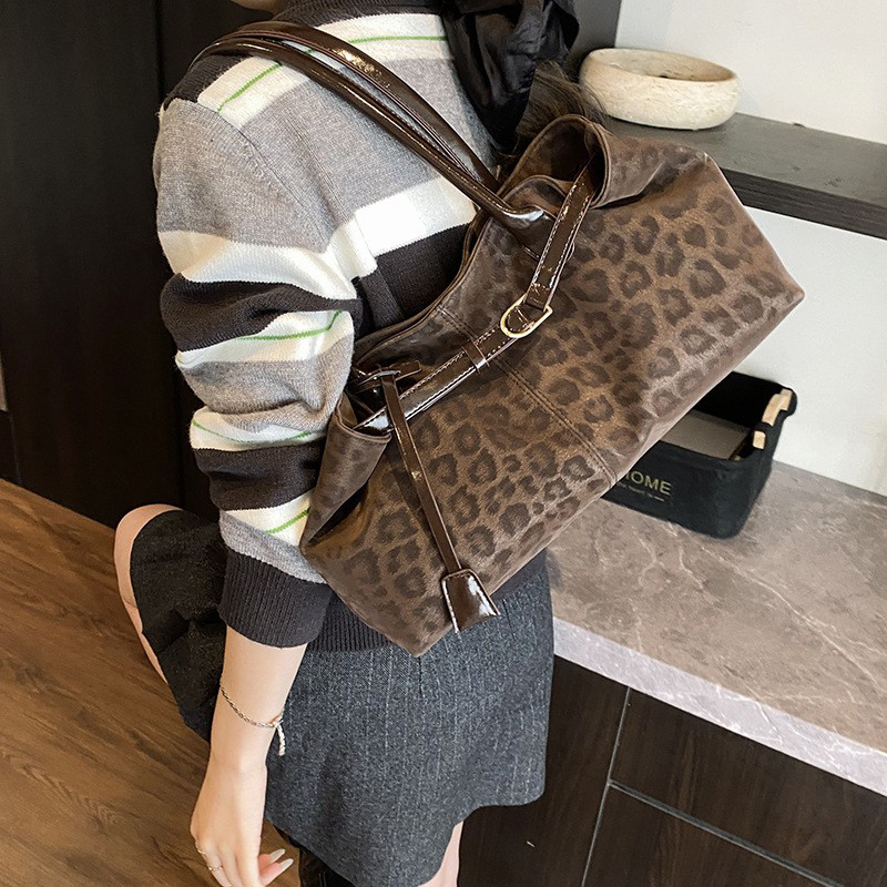 Tas Tote Motif Macan Tutul Vin - Vintage Fashion Shop ulasan dan harga