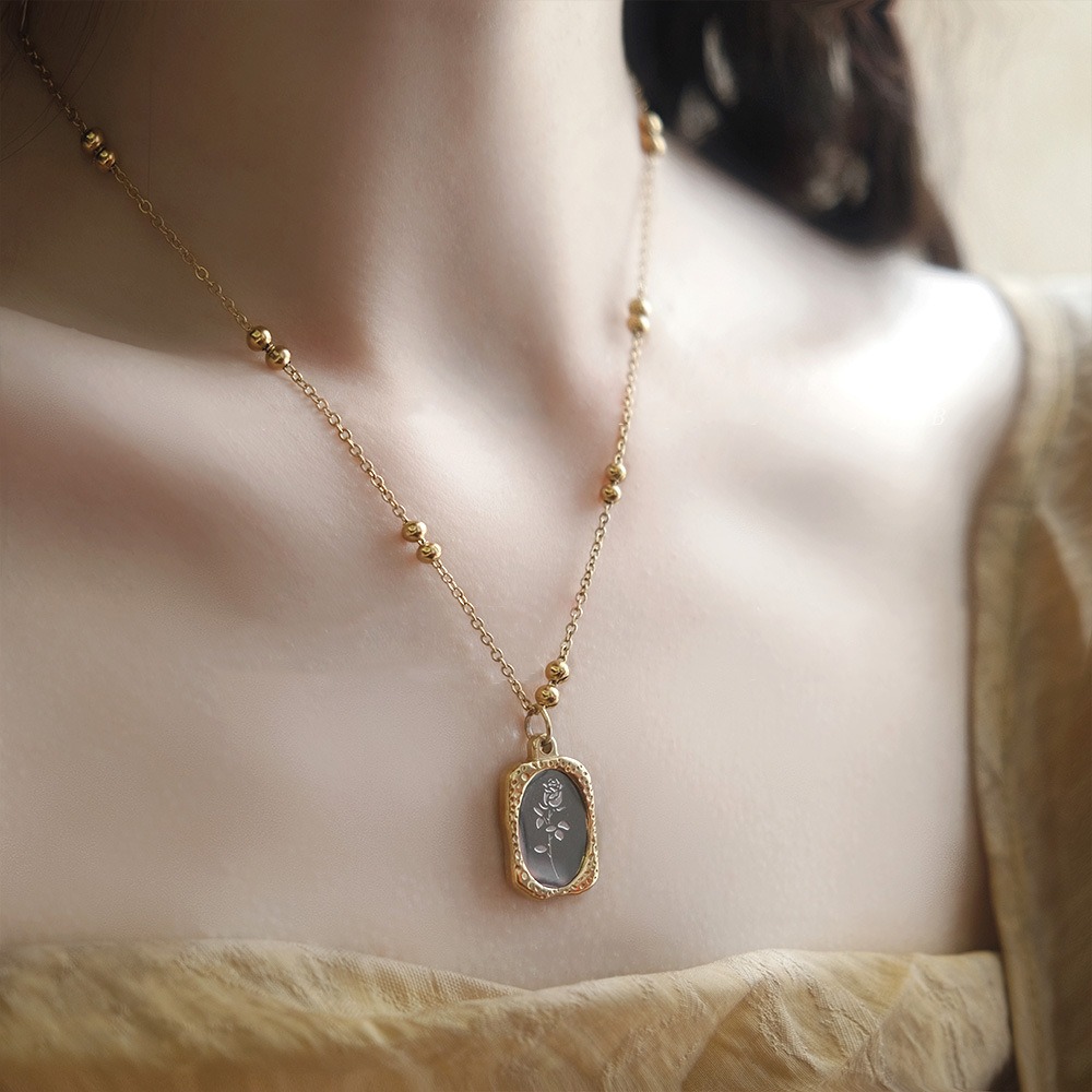 Kalung Liontin Mawar Ukiran Vi - Vintage Fashion Tags ulasan dan harga